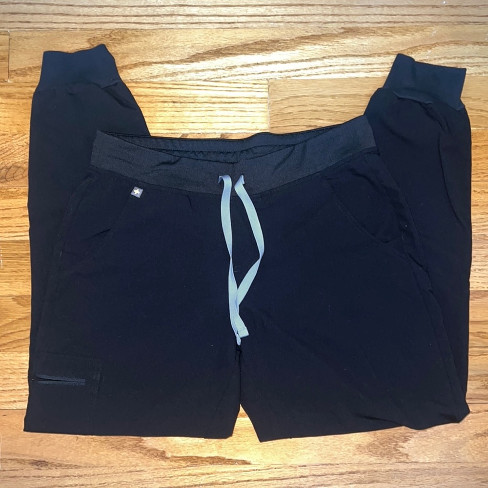 FIGS Zamora Joggers- Black-size M
